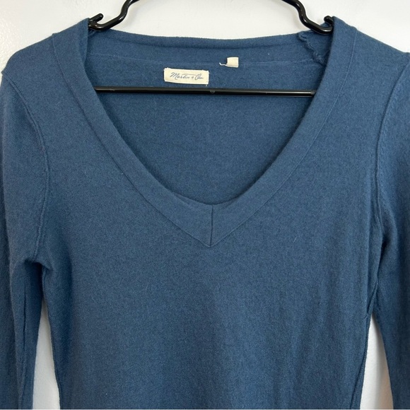 Martin + Osa Soft Blue Cashmere & Silk V-neck Pullover Sweater Size Medium - Picture 2 of 9
